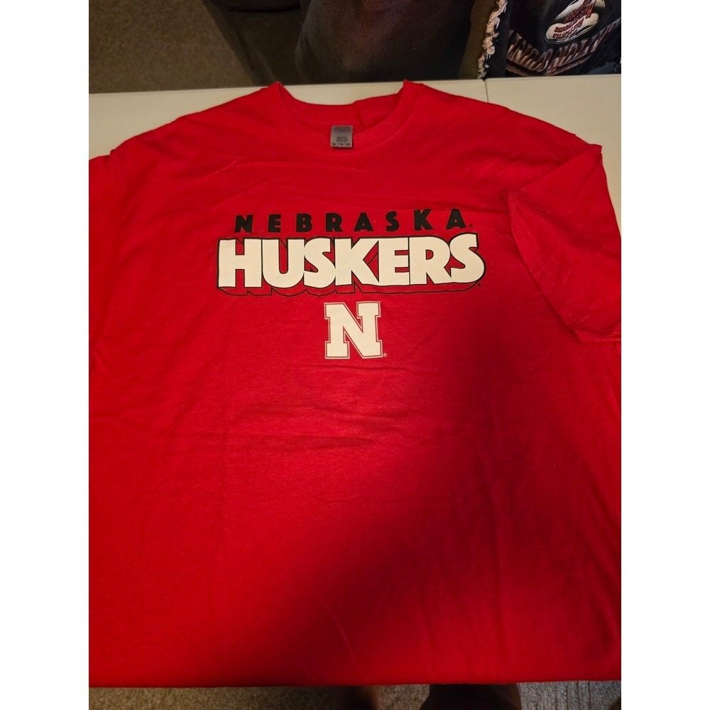 Nebraska Huskers T-Shirt Mens XL Red Short Sleeve NCAA Collegiate Graphic Tee